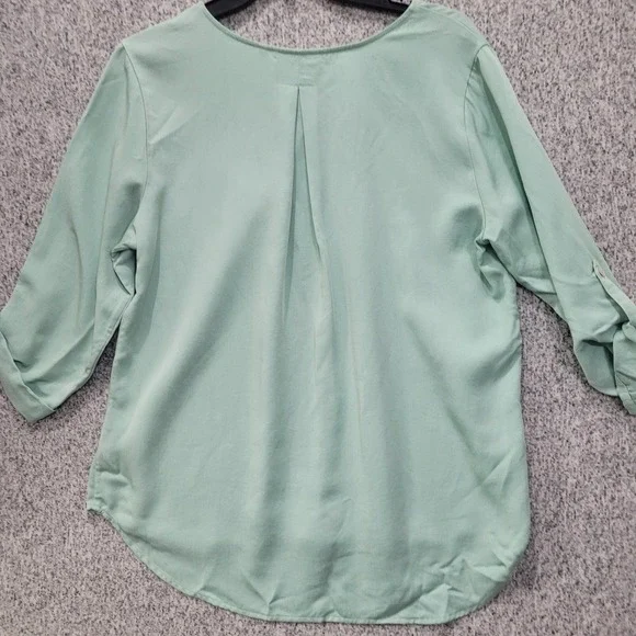 Soft Surroundings Women's‎ Sage Green V-Neck Blouse Pocket Top Size L - Picture 2 of 6